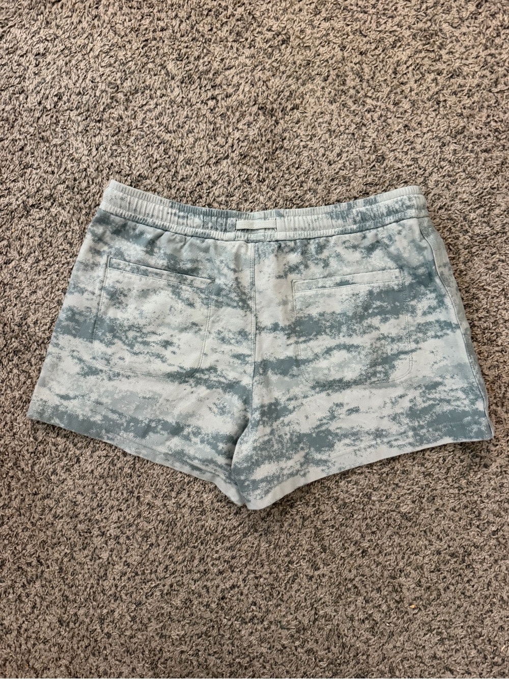 Athleta Farallon Short in Fog Camo Coast Grey - Picture 4 of 4